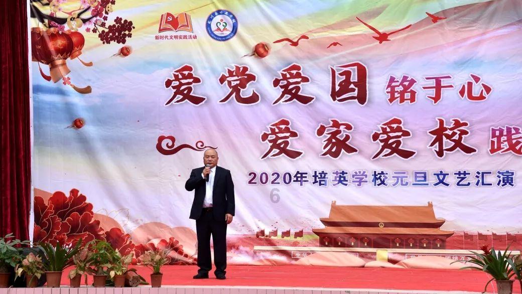 从“上海第一主持人”，到变成全网笑柄，曹可凡终究走到了这一步